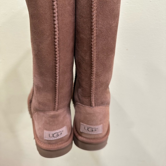 Tall Chestnut Uggs Brand New - Picture 2 of 4